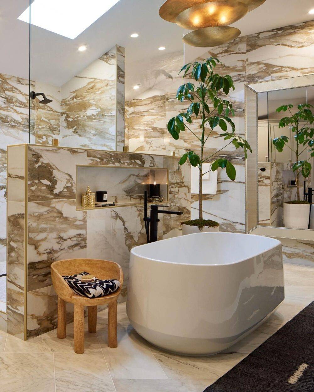 A luxurious bathroom with beige tile floor and a dramatic brown and ochre veining porcelain tile walls.